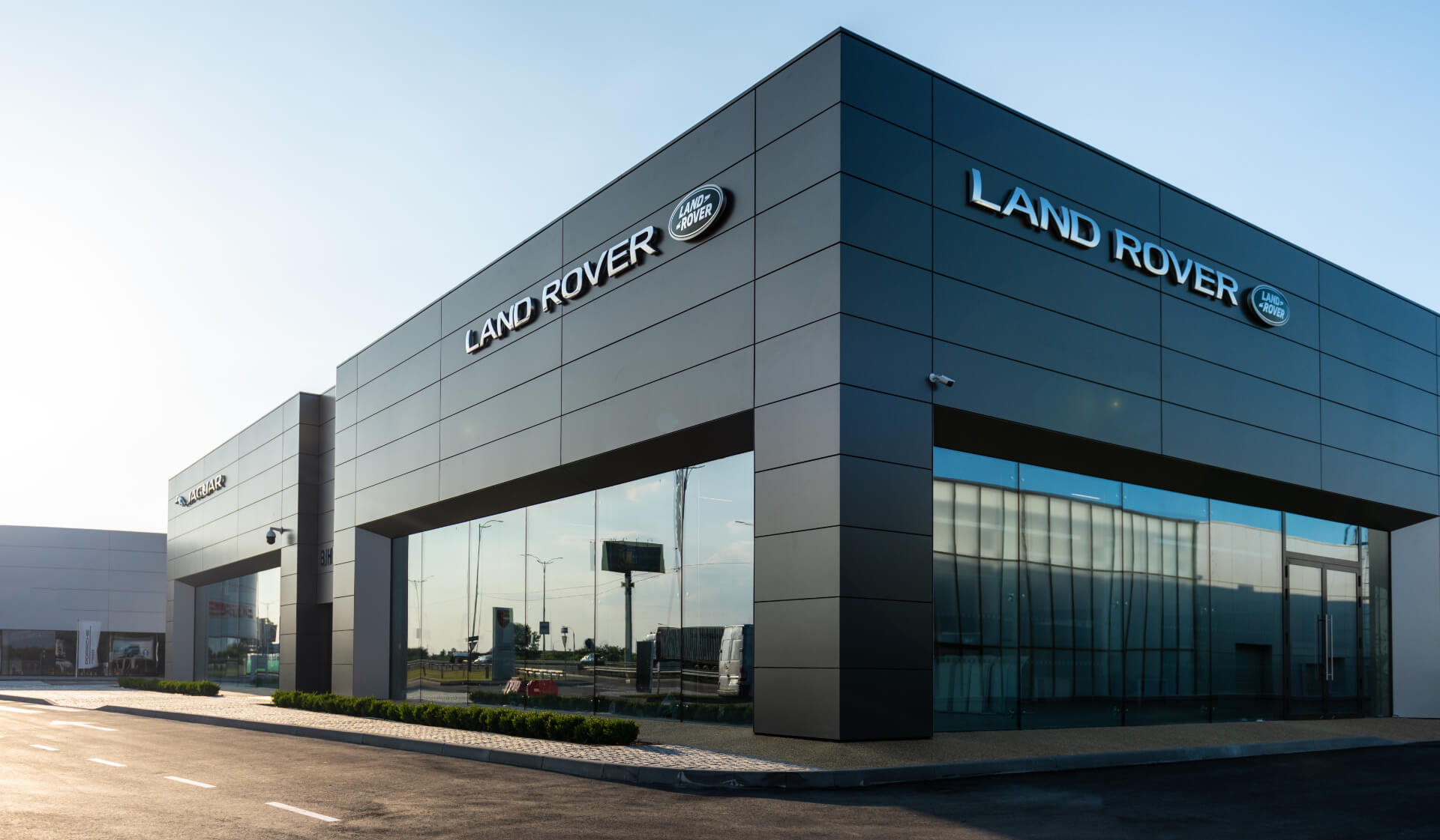 Офіційний дилер Jaguar та Land Rover в Україні
